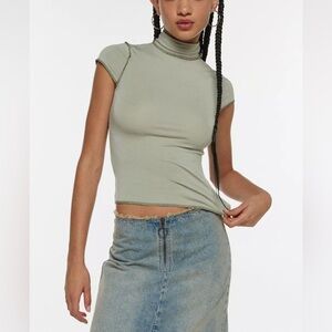 Urban Outfitters Silence + Noise Dana Mock Neck Top - Size M - Olive Green - NWT